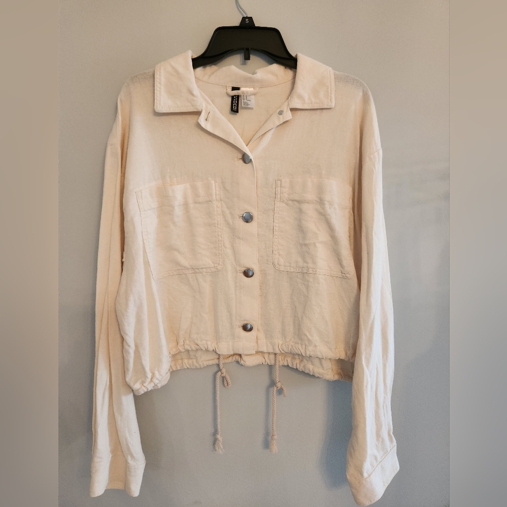 EUC DIVIDED Cream Jacket with Snap closure and Tie Bottom.  Size L